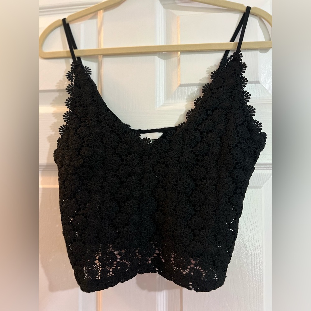 3/$15 H&M Black Lace Cropped Top Size Large V-neckline